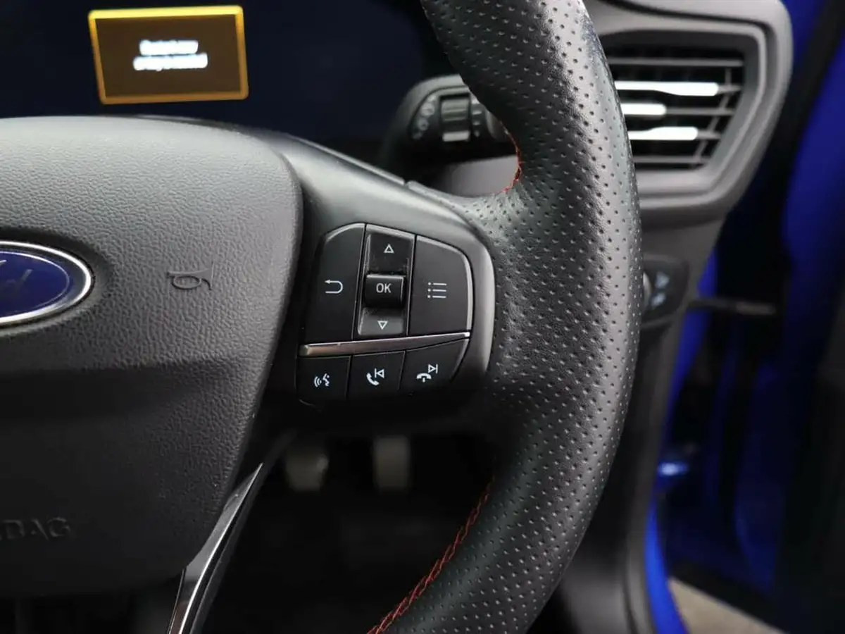 2020-ford-focus-15-st-line-x-estate-big-25