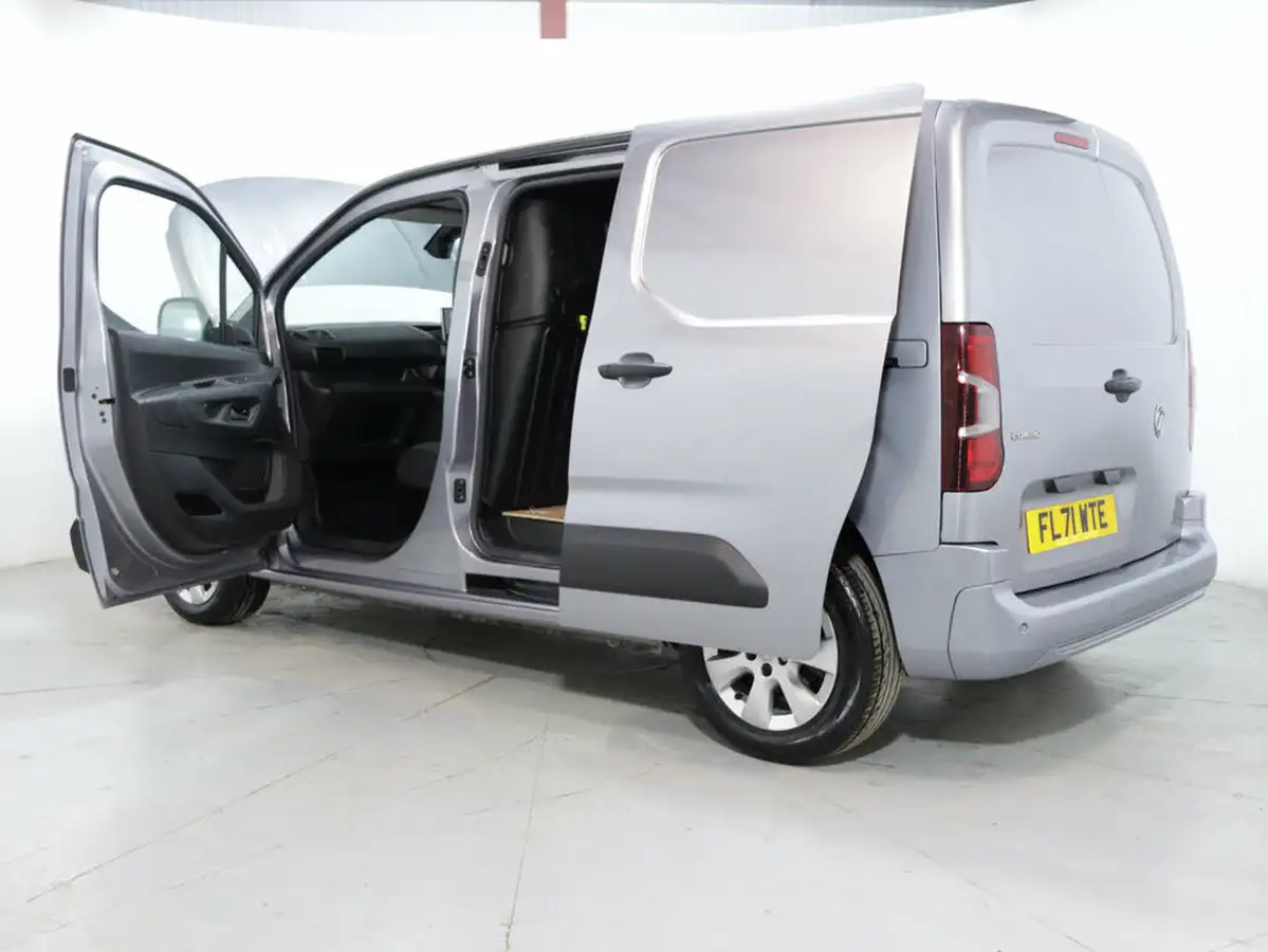 2021-vauxhall-combo-15cdti-griffin-2000-big-46