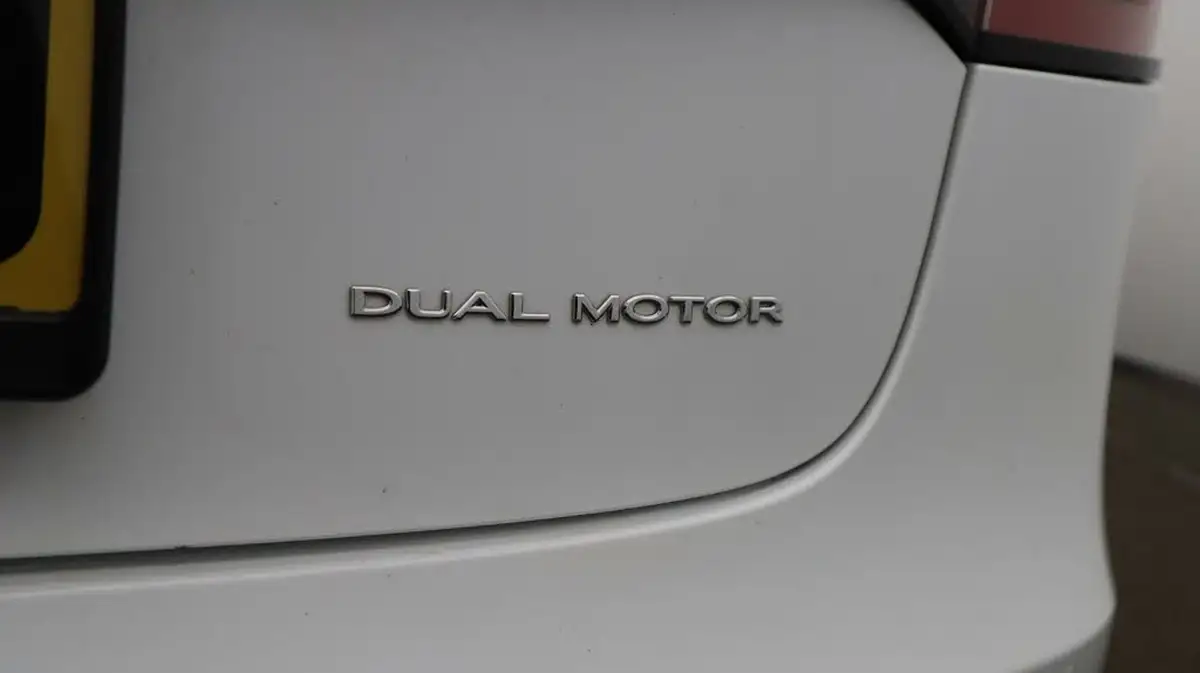 2022-tesla-model-3-e-long-range-big-21