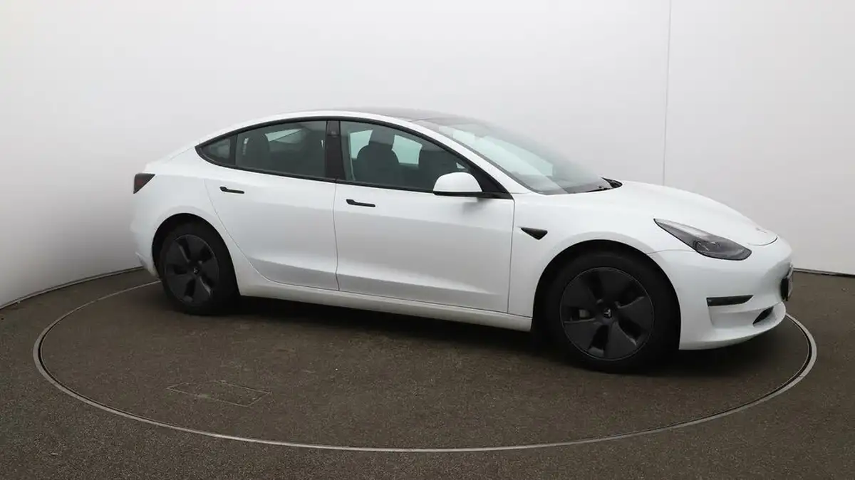2022-tesla-model-3-e-long-range-big-38