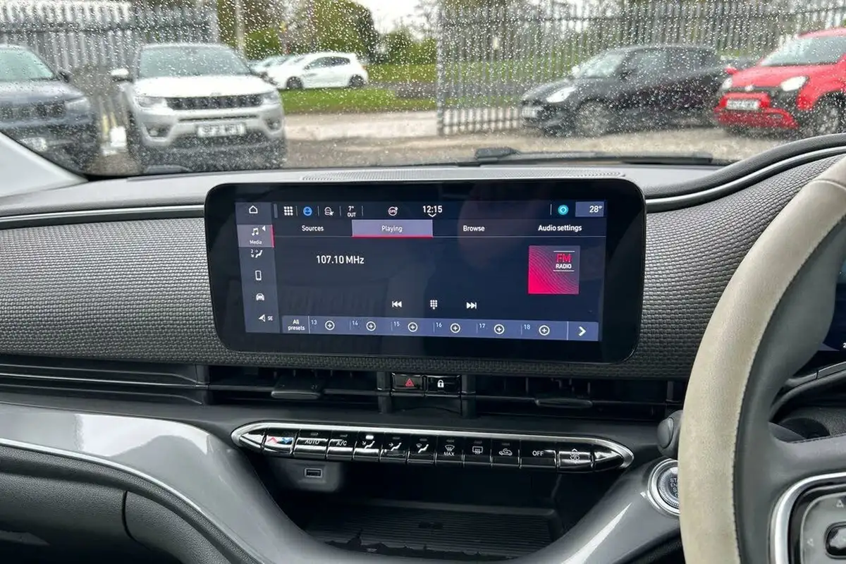 2021-fiat-500-e-la-prima-big-13