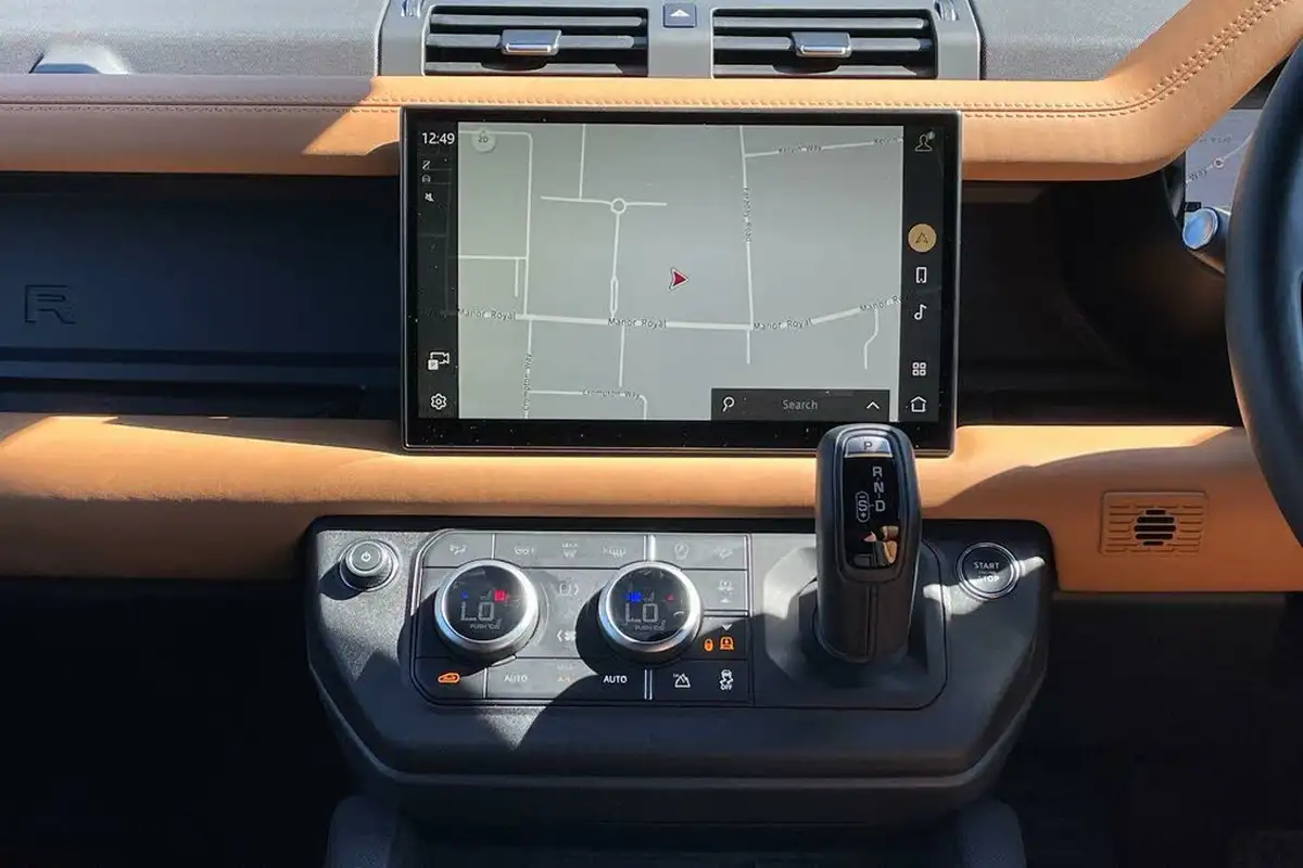 2024-land-rover-130-defender-30-d300-x-dynamic-hse-big-17