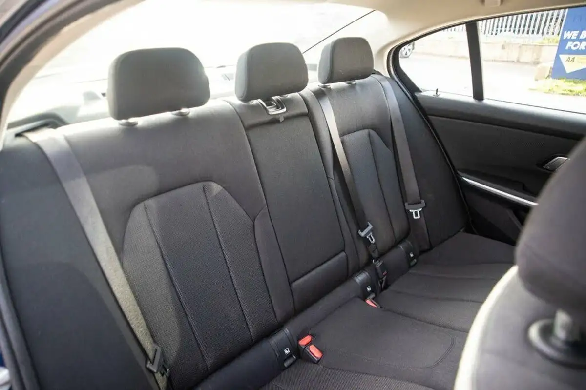 2020-bmw-3-series-20-330e-se-pro-saloon-4d-big-29