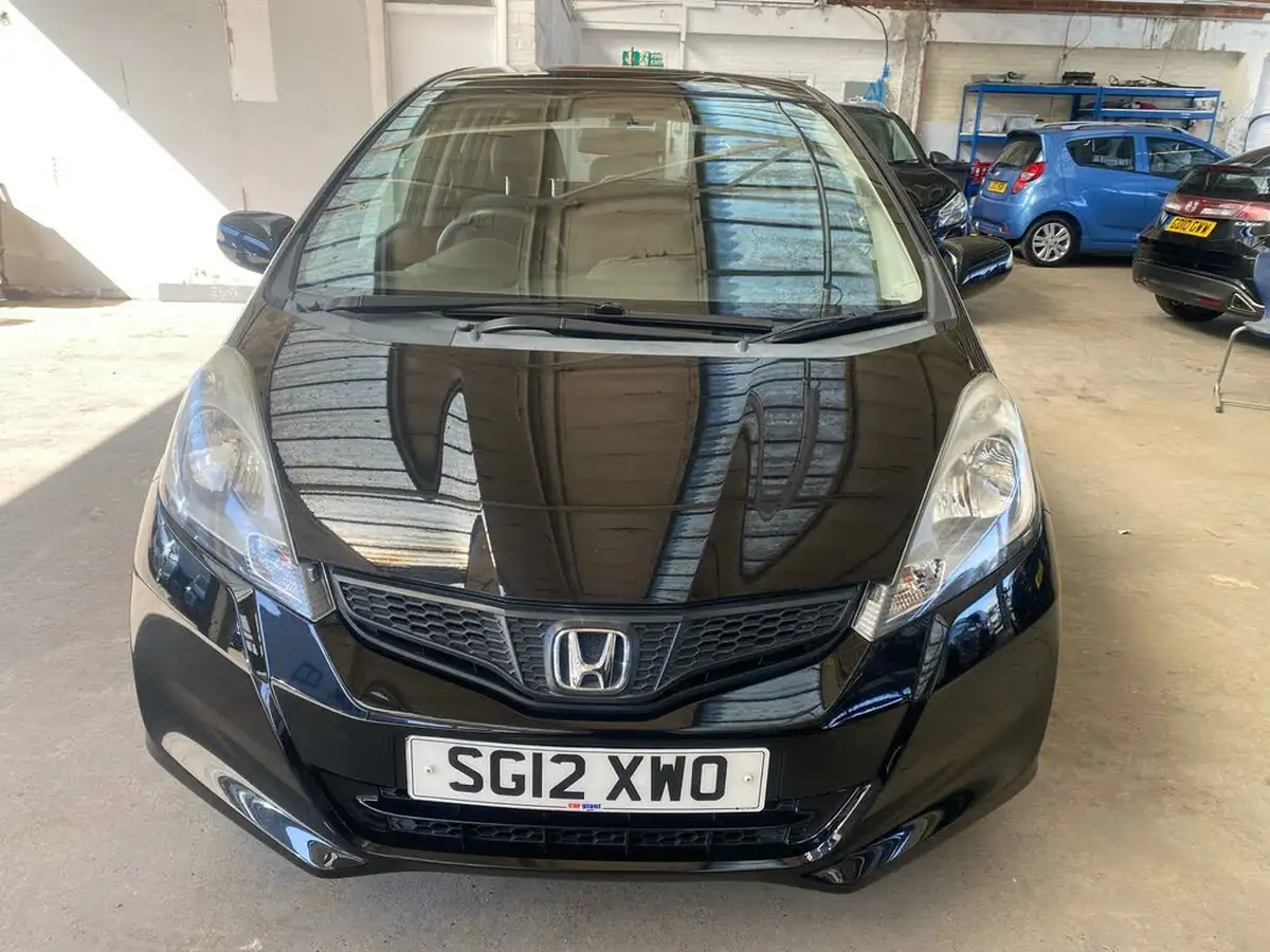 2012-honda-jazz-14-es-cvt-big-1
