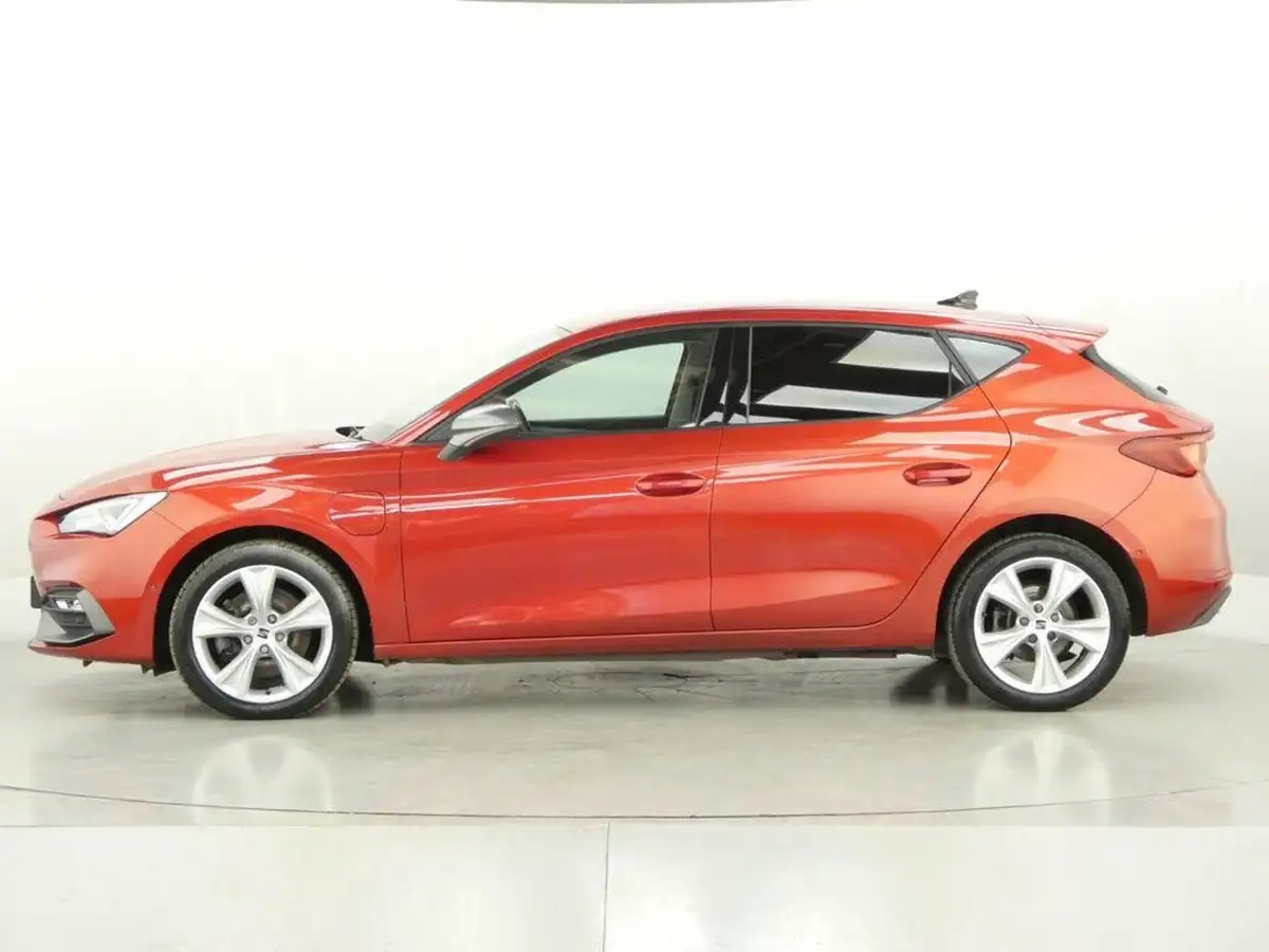 2021-seat-leon-14-e-hybrid-fr-hatchback-big-4