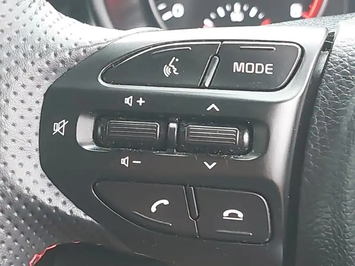 2021-kia-picanto-10-gt-line-big-14