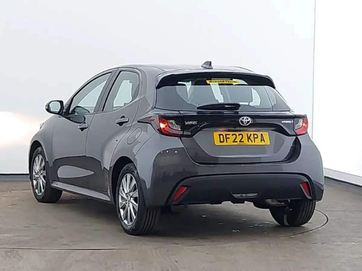 2022-toyota-yaris-15-vvt-i-icon-big-1
