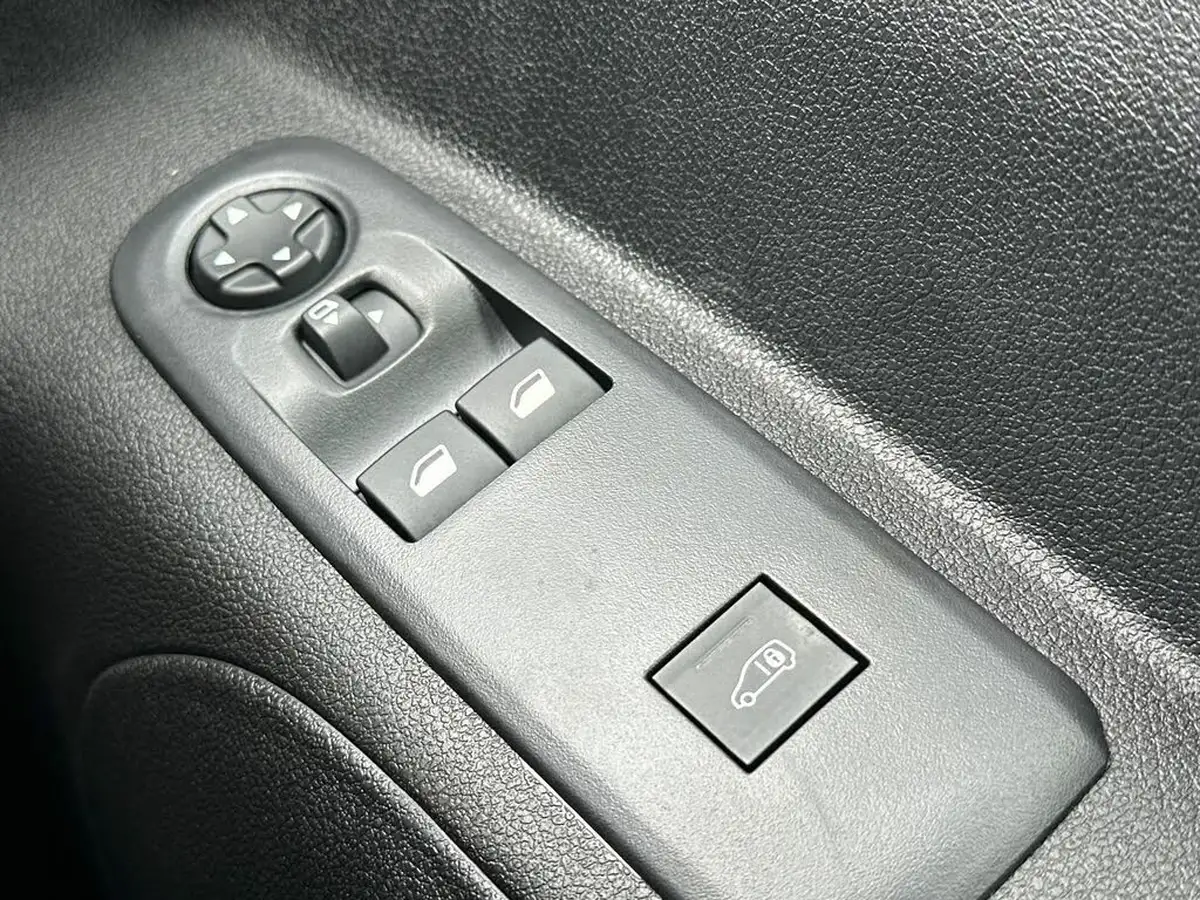 2025-vauxhall-combo-15cdti-pro-100pseu6e-big-21