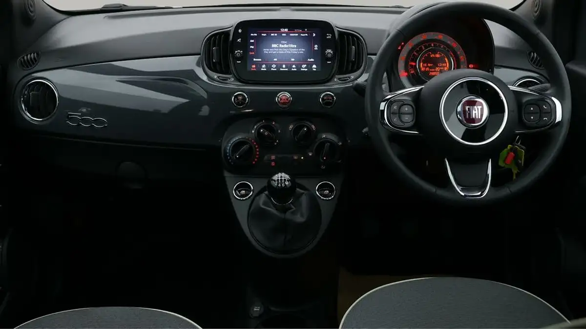 2021-fiat-500-10-lounge-big-12