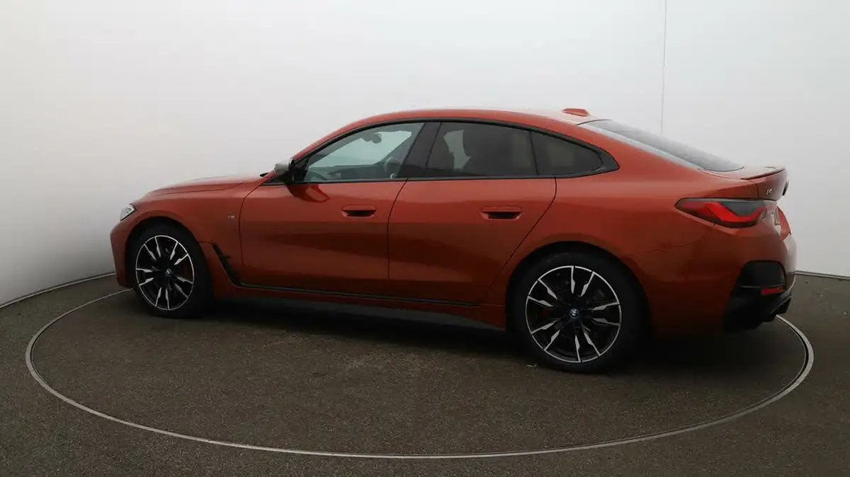 2022-bmw-i4-e-m50-big-43