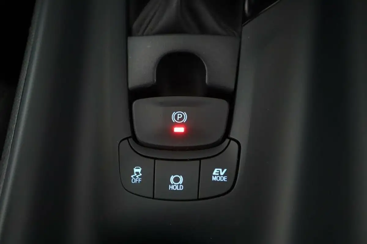 2021-toyota-c-hr-18-vvt-i-icon-big-18