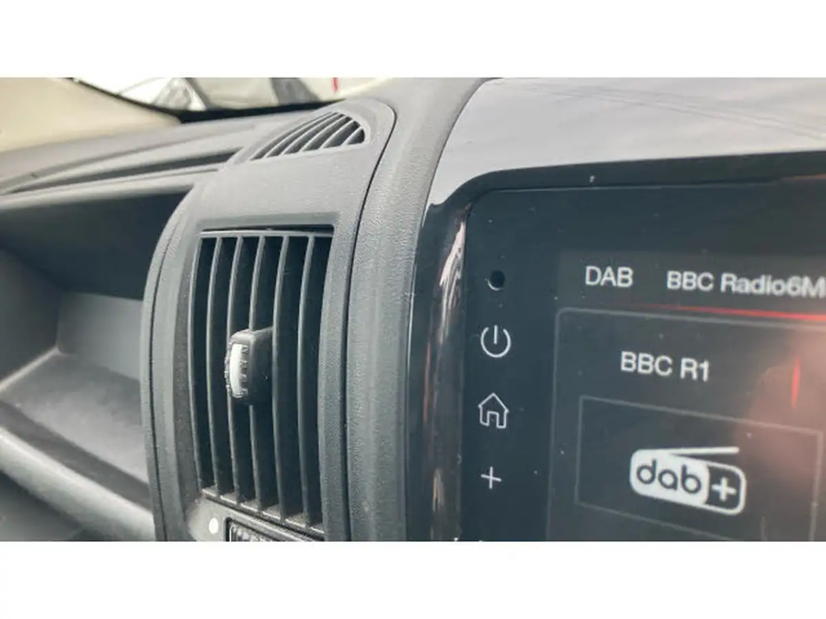 2023-peugeot-boxer-22-bluehdi-professional-premium-335-l3h2-panel-big-34