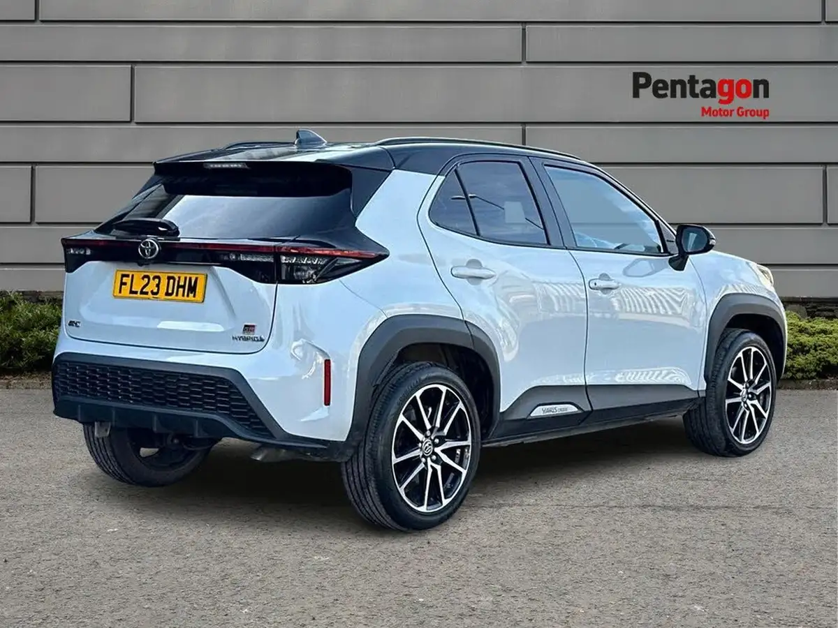 2023-toyota-yaris-cross-15-vvt-i-gr-sport-big-3