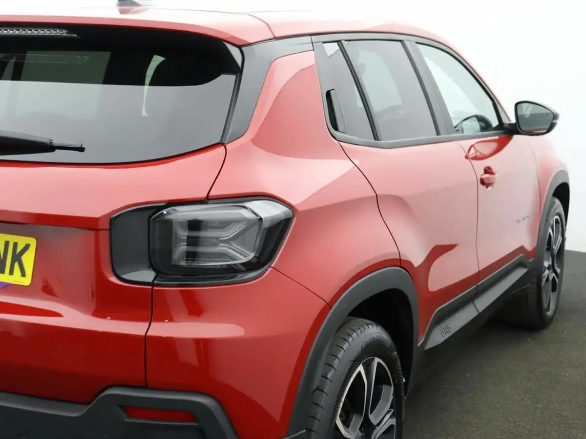 2024-jeep-avenger-e-summit-big-42