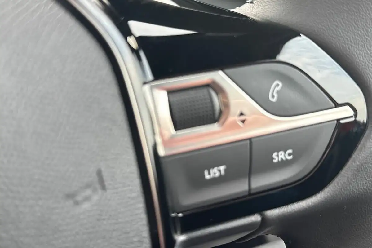 2024-peugeot-2008-suv-12-puretech-allure-130ps-big-24