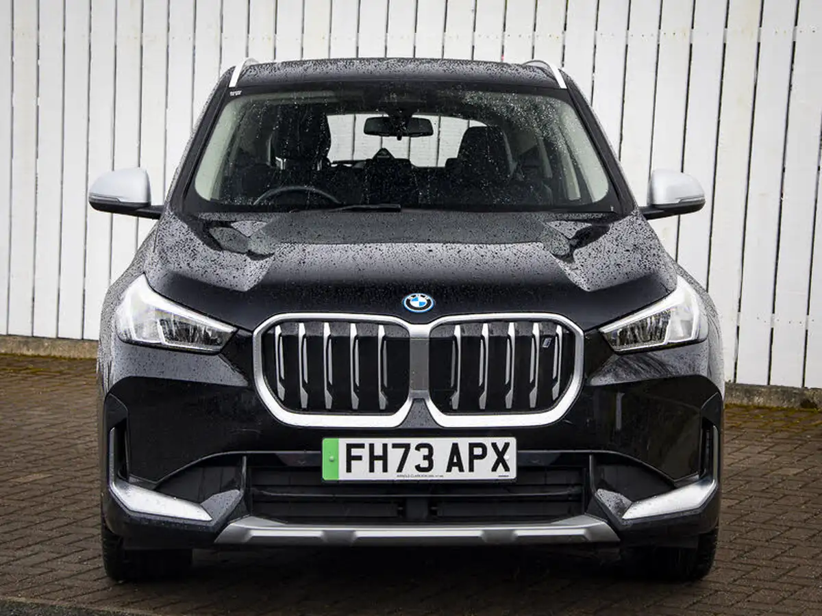 2023-bmw-ix1-e-xdrive30-xline-big-15