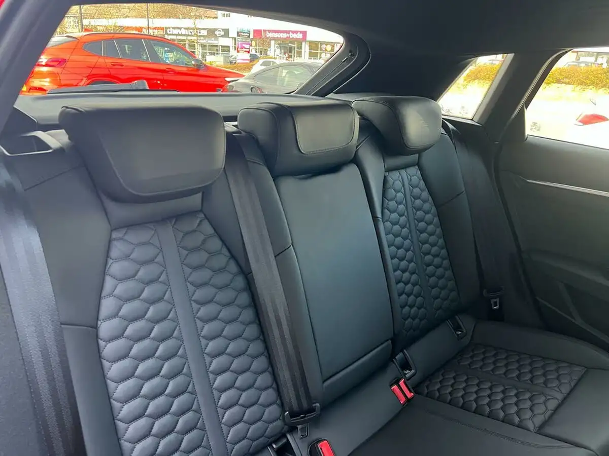 2024-audi-rs3-25-tfsi-carbon-black-sportback-5d-big-24