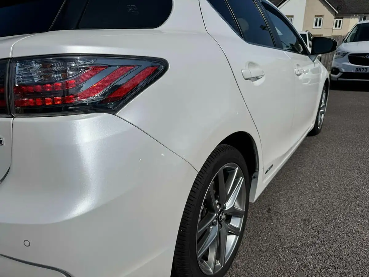 2015-lexus-ct-200h-18-advance-plus-big-30