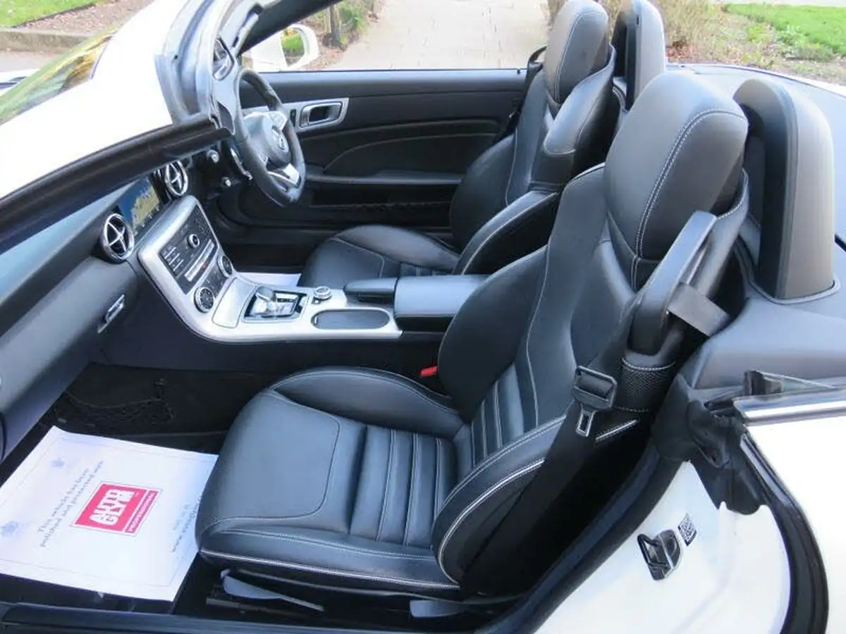 2016-mercedes-benz-slc-20-slc300-amg-line-big-18