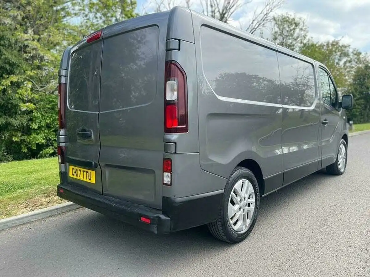 2017-renault-trafic-16dci-ll29-125-sport-nav-energy-125-e6-panel-van-big-10