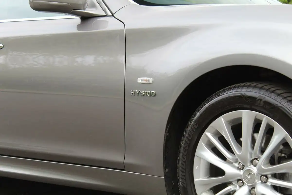 2014-infiniti-q70-35-gt-premium-hybrid-big-52
