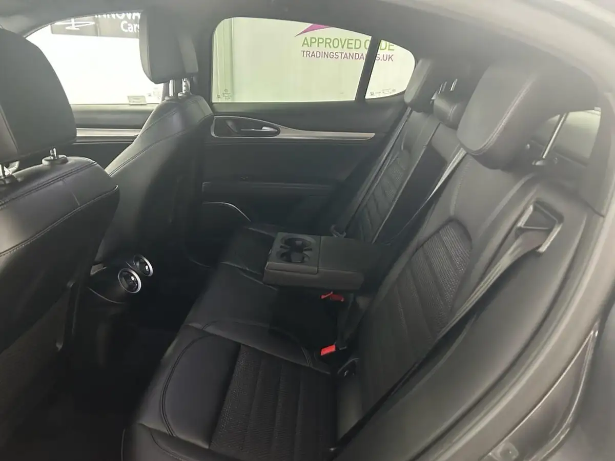 2022-alfa-romeo-stelvio-20-sprint-197bhp-big-43