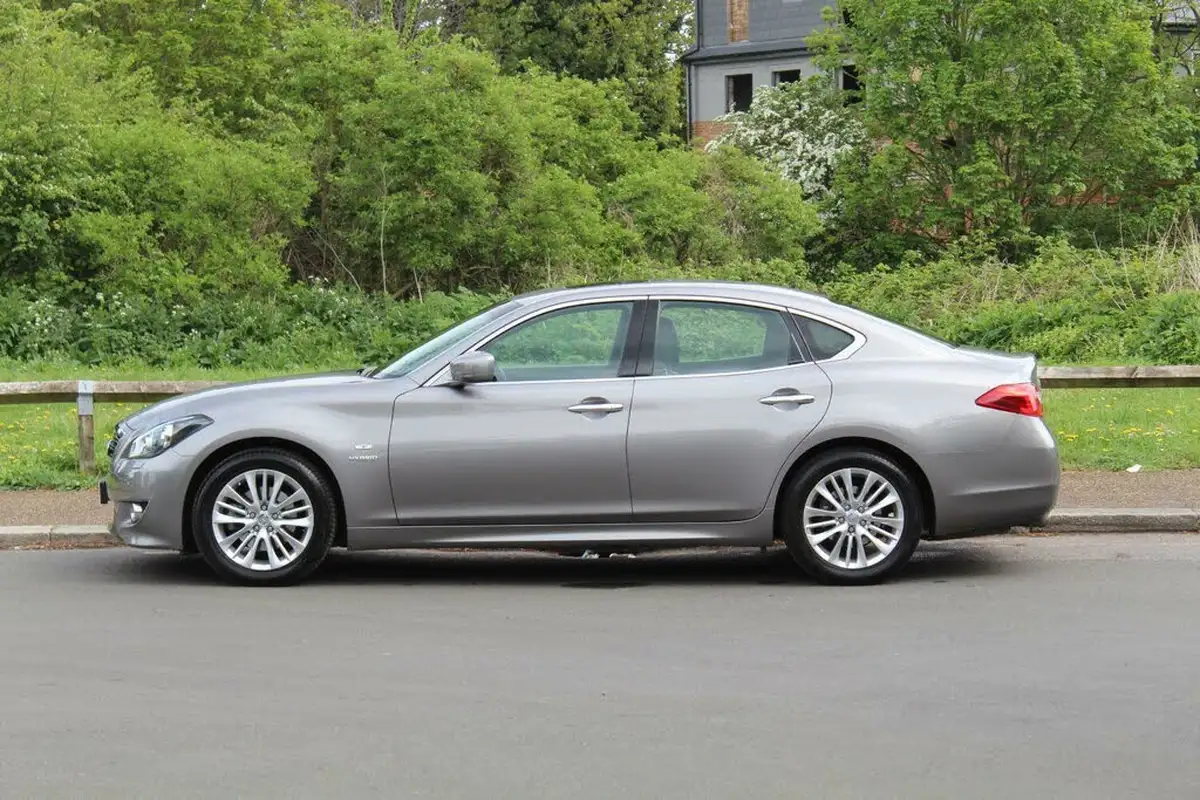 2014-infiniti-q70-35-gt-premium-hybrid-big-4
