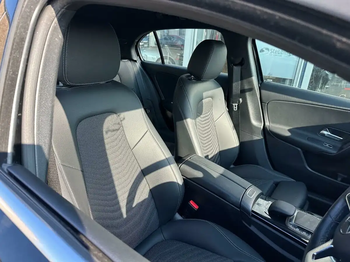 2020-mercedes-benz-a-class-15d-a180d-se-7g-dct-big-1