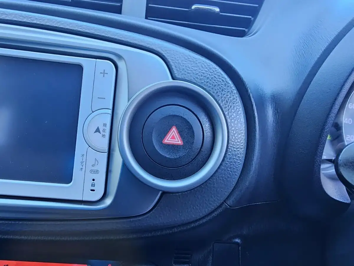 2013-toyota-yaris-big-32