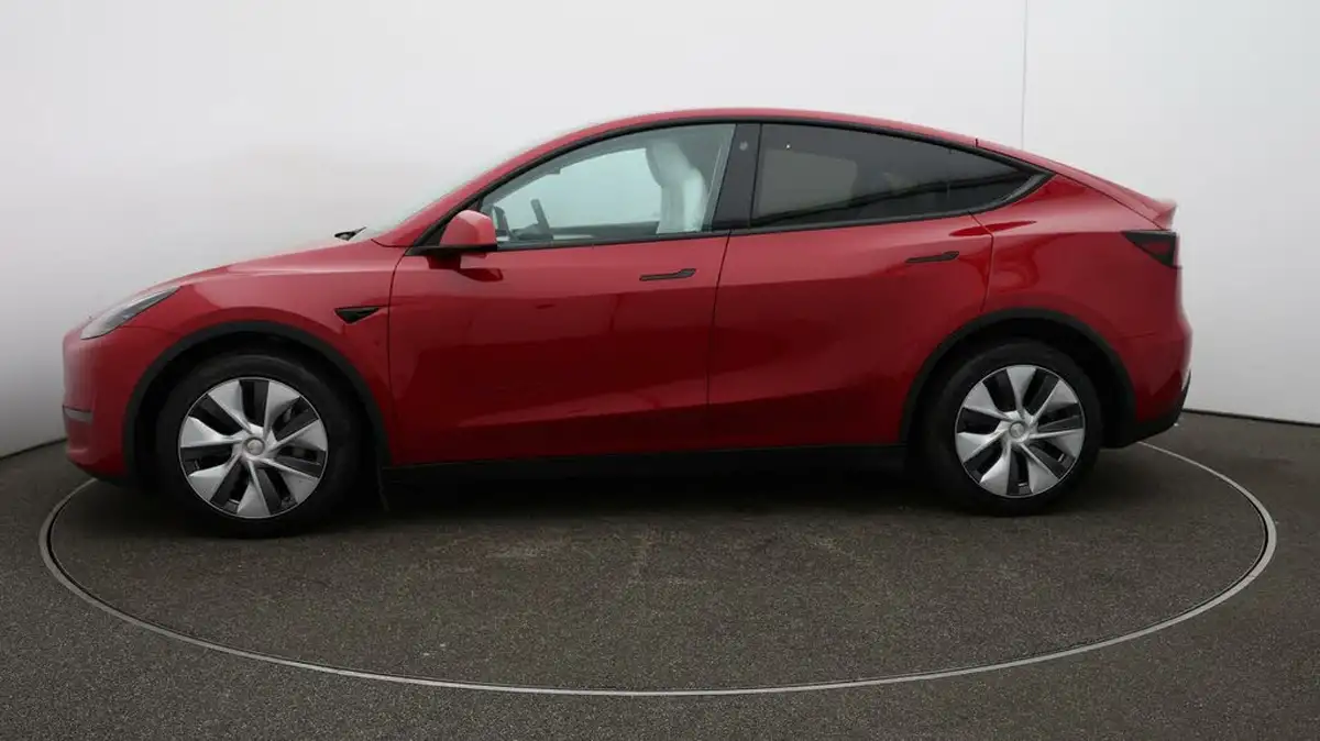 2022-tesla-model-y-e-long-range-big-56