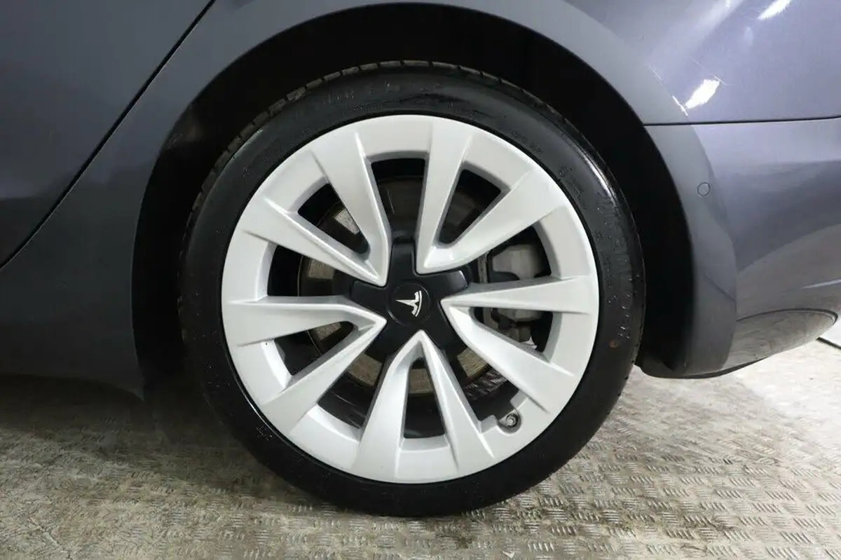 2021-tesla-model-3-e-long-range-awd-big-18