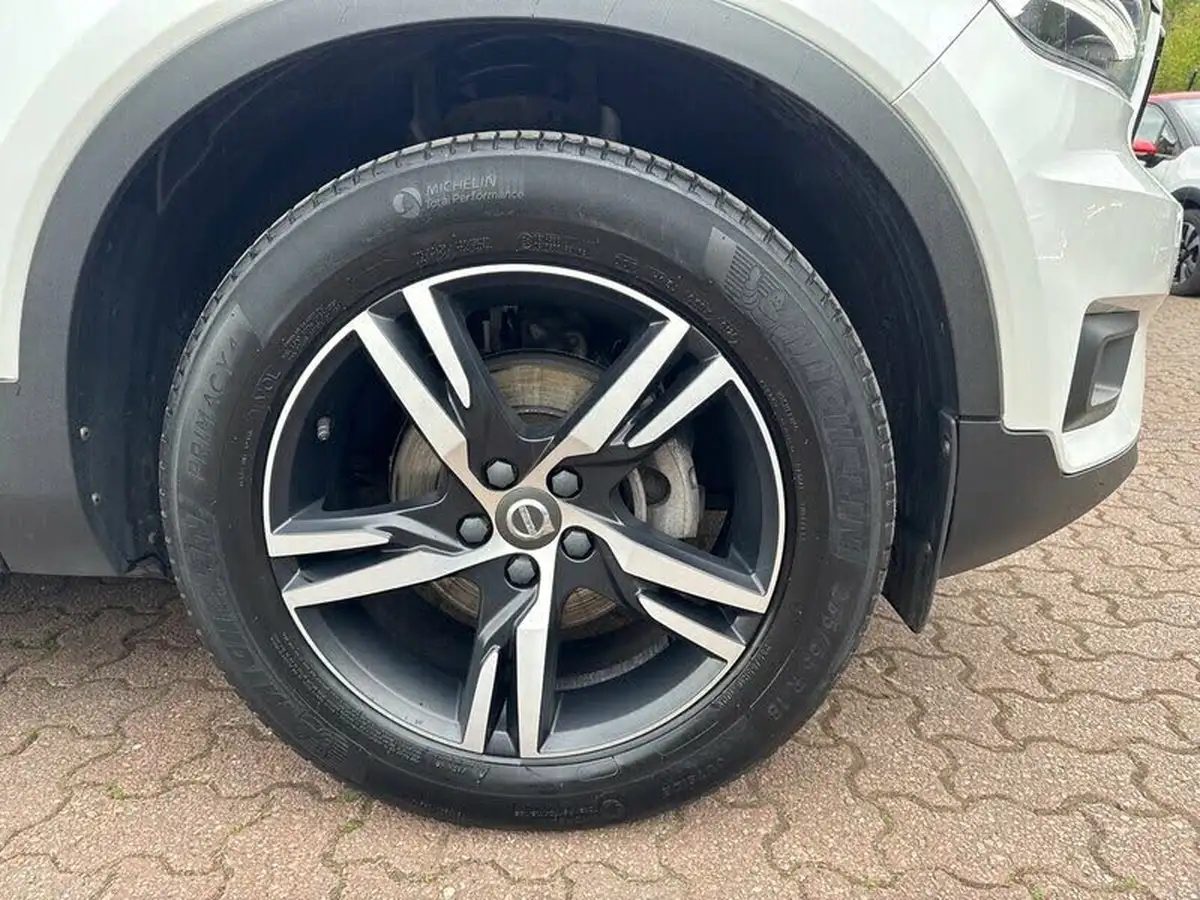 2020-volvo-xc40-15-t3-r-design-big-12