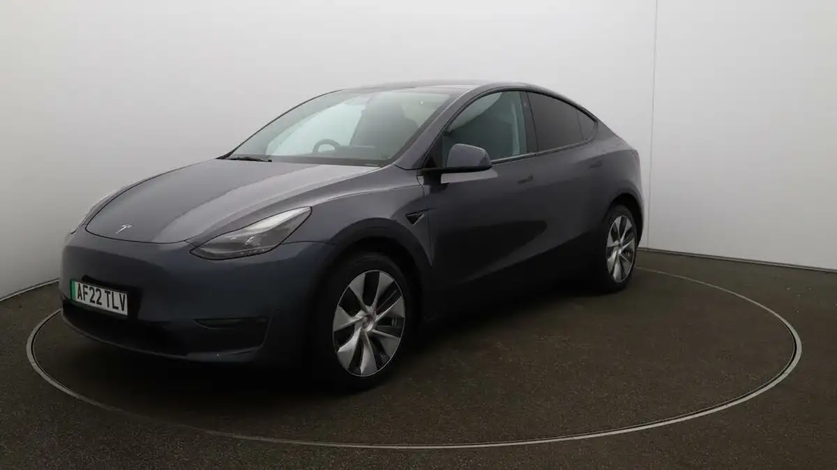 2022-tesla-model-y-e-long-range-big-3