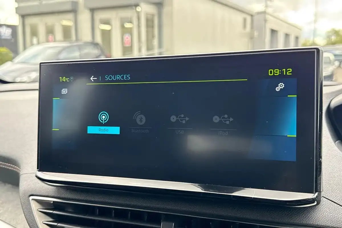2022-peugeot-3008-suv-16-puretech-gt-225bhp-hybrid-e-eat8-big-52