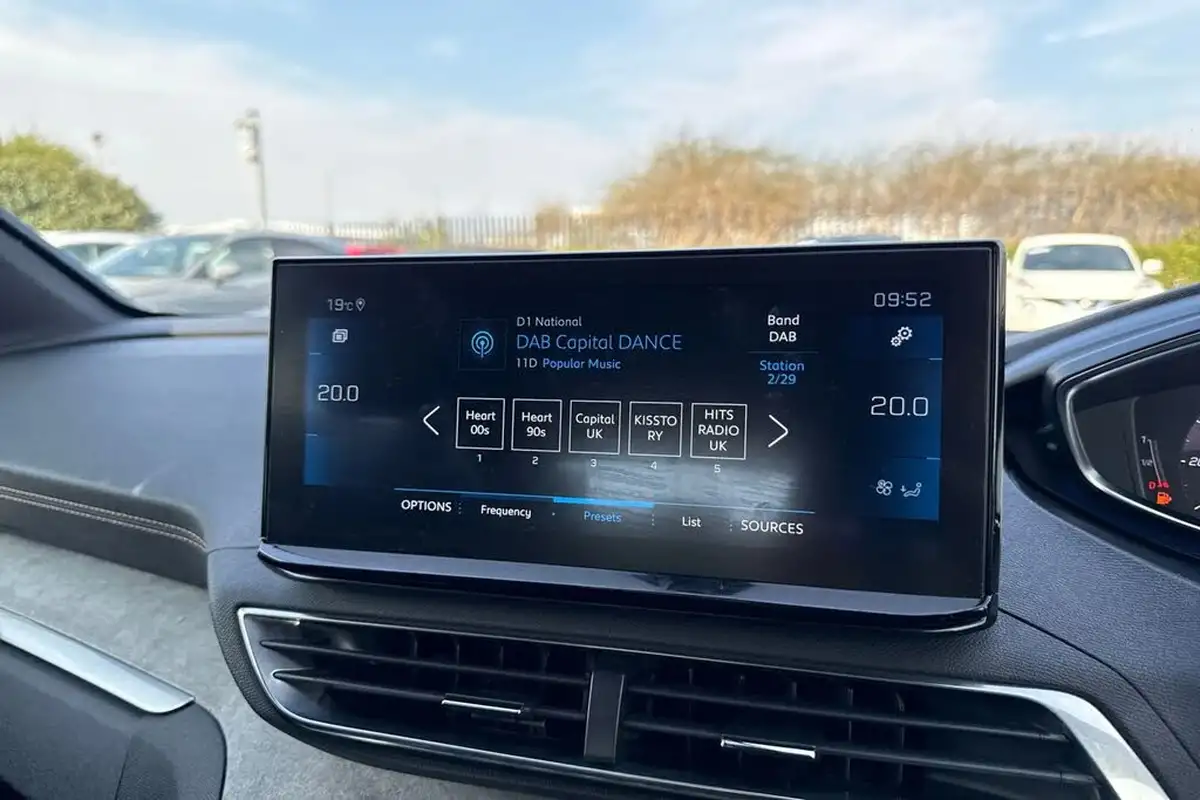 2021-peugeot-3008-suv-12-puretech-gt-big-45