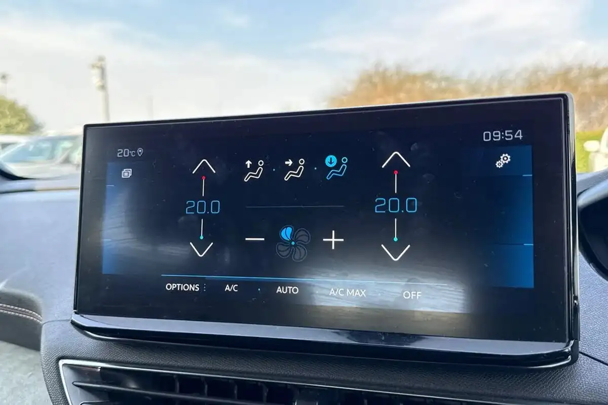 2021-peugeot-3008-suv-12-puretech-gt-big-21