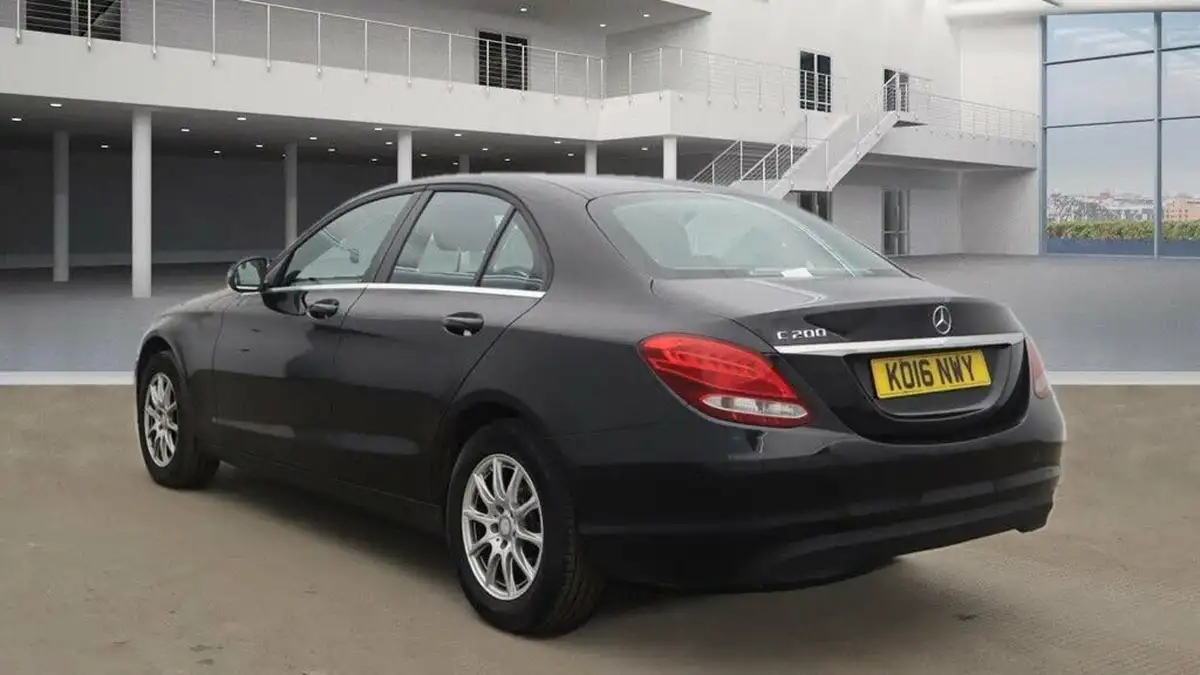 2016-mercedes-benz-c-class-20-c200-se-ss-saloon-4d-big-6