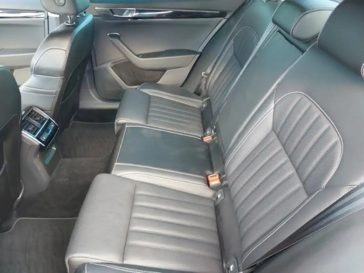 2022-skoda-superb-20tdi-laurin-klement-hatchback-big-5