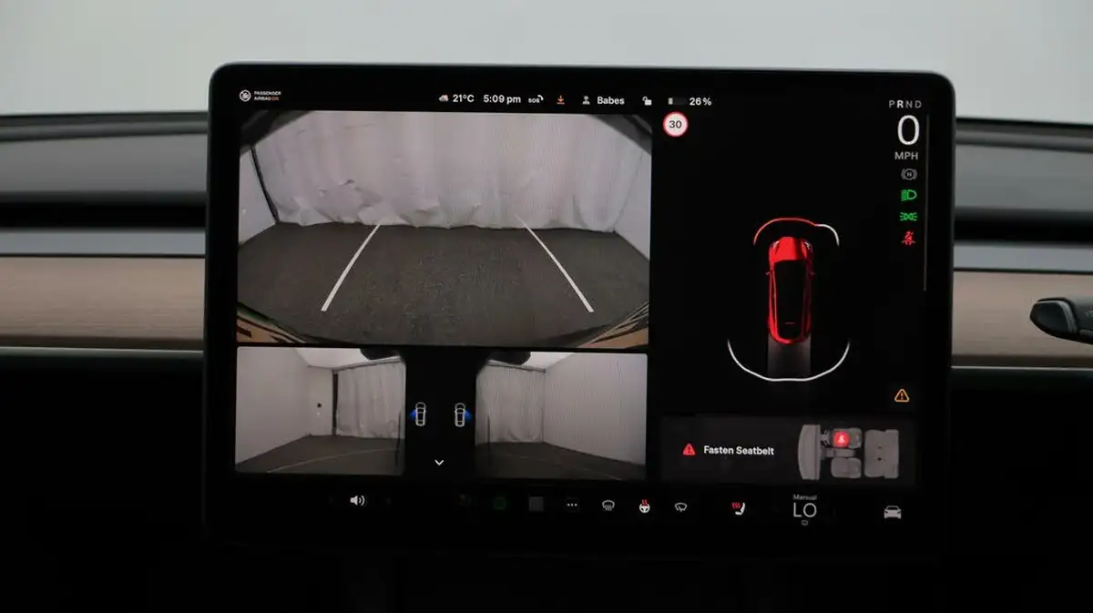 2022-tesla-model-y-e-long-range-big-25