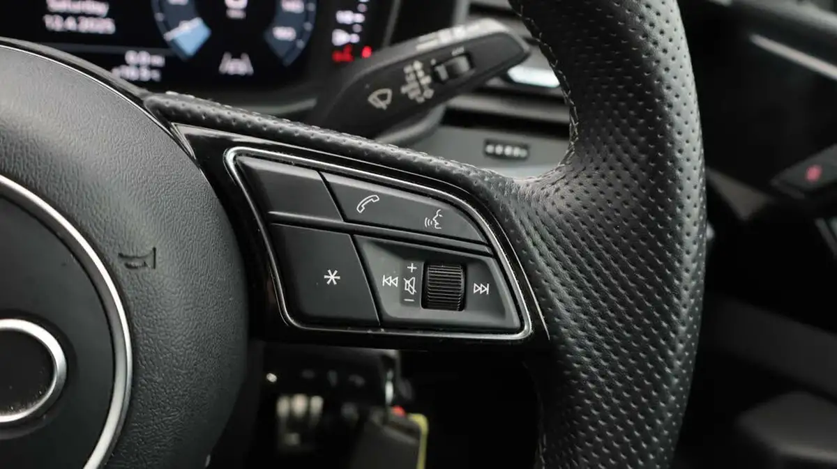 2022-audi-a1-10-25-tfsi-s-line-big-25