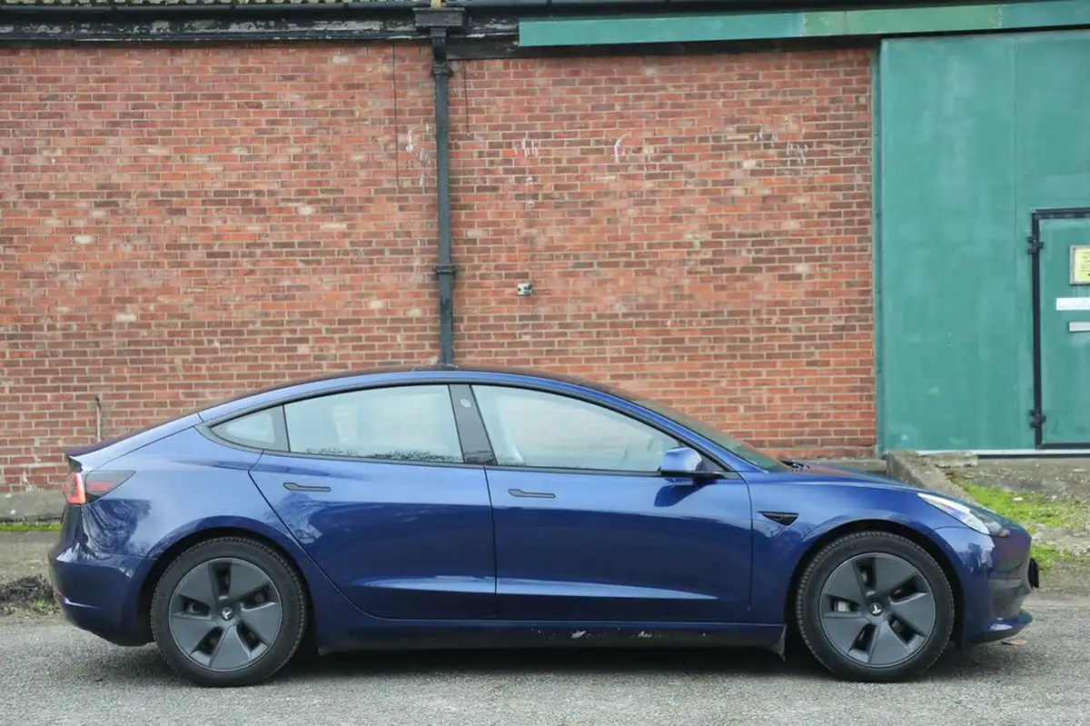2020-tesla-model-3-e-long-range-big-7
