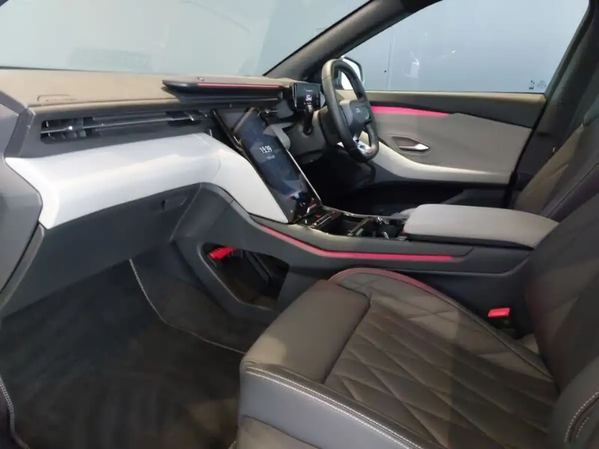2024-ford-explorer-e-premium-286ps-77kwh-big-4