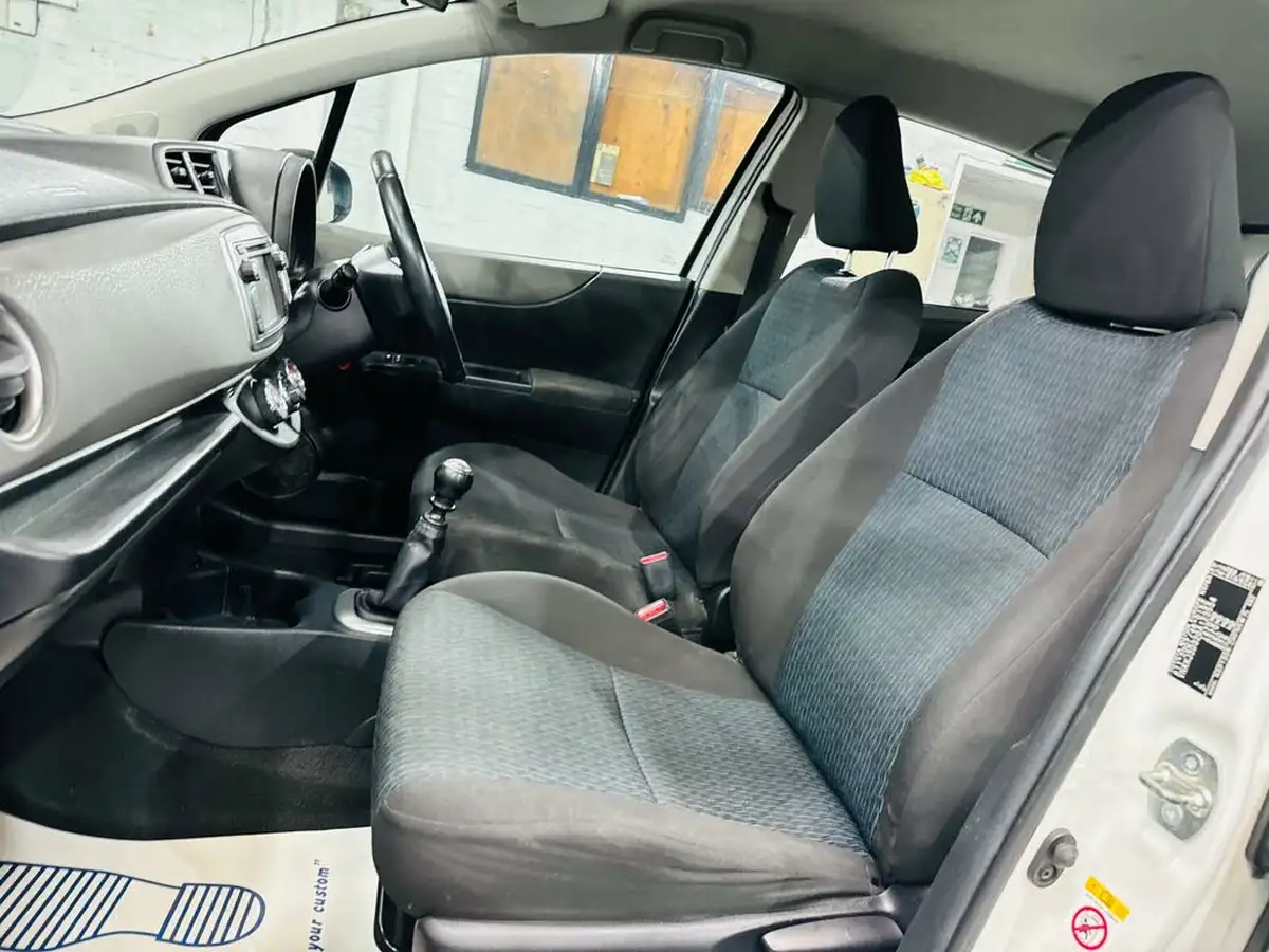 2013-toyota-yaris-133-tr-vvt-i-5d-big-12