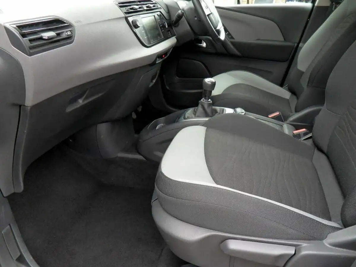 2015-citroen-c4-picasso-16e-hdi-vtr-115ps-big-42