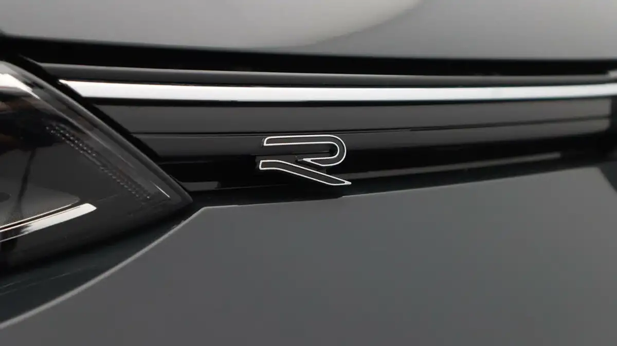 2022-volkswagen-golf-15-tsi-r-line-150ps-hatchback-big-23