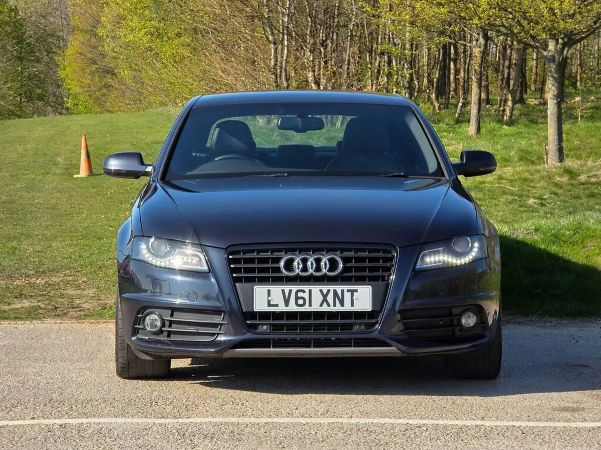 2012-audi-a4-18-black-edition-fsi-160ps-big-1