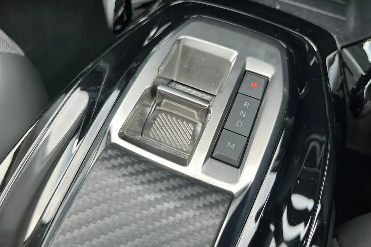 2023-peugeot-208-12-puretech-allure-premium-100ps-eat8-big-24