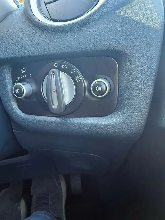 2012-ford-fiesta-14-titanium-5d-big-44