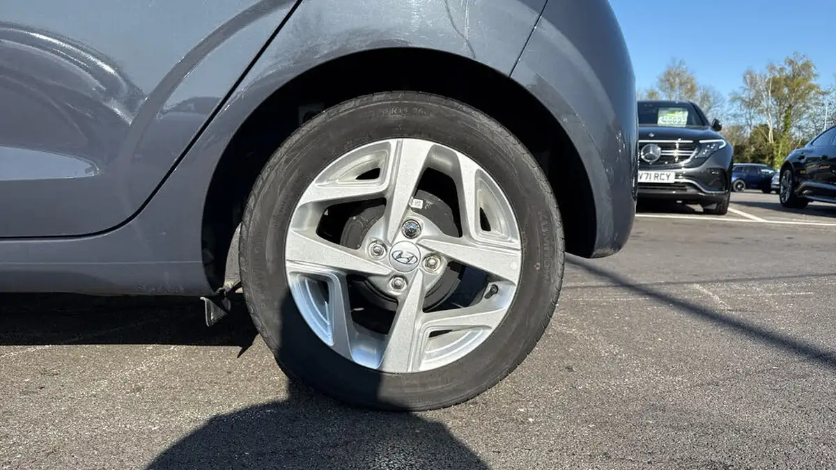 2023-hyundai-i10-10-se-connect-big-17