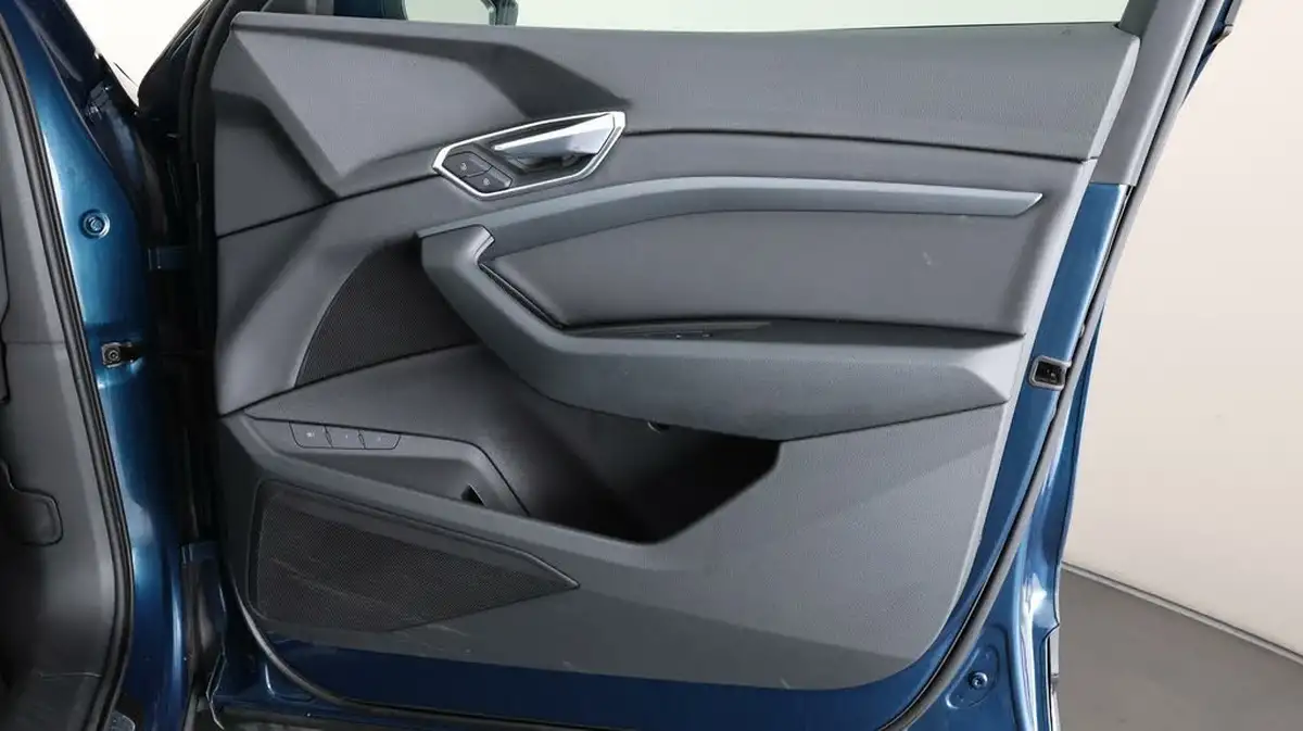 2021-audi-e-tron-50e-technik-station-wagon-big-15